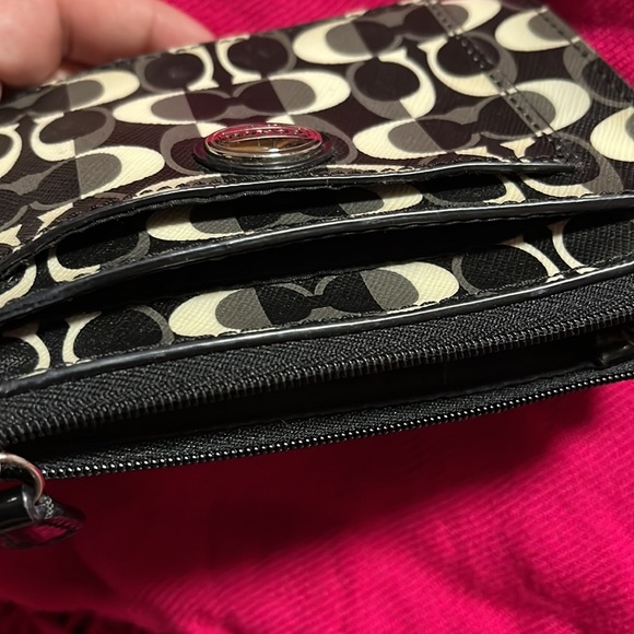 Coach Wallet NWOT - Picture 4 of 4